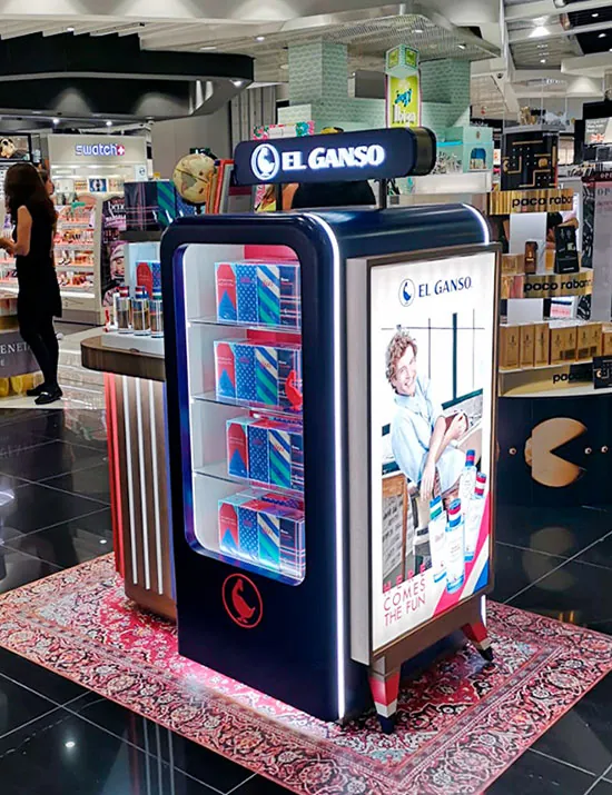 Expositor de El Ganso iluminado implantado en tienda